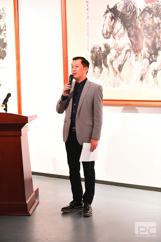 主持人劉翰青主持開(kāi)館儀式